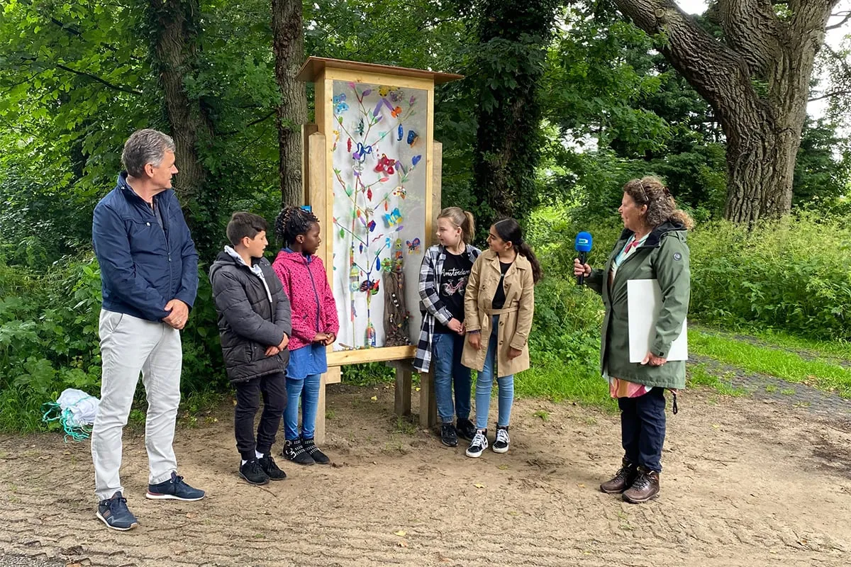 onthulling kunstwerk metamorfose door wethouder aad schoorl van heemskerk