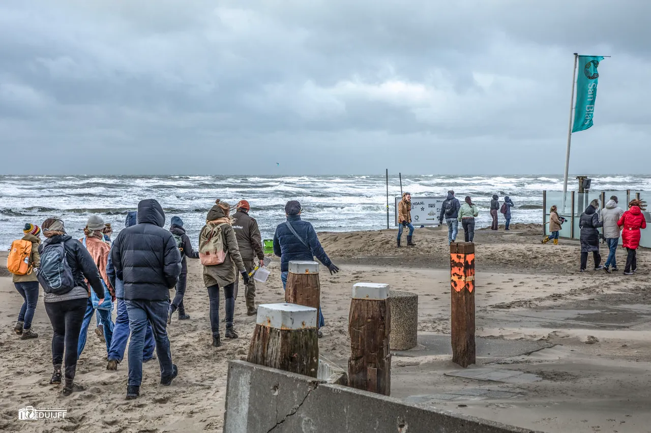 op weg strand