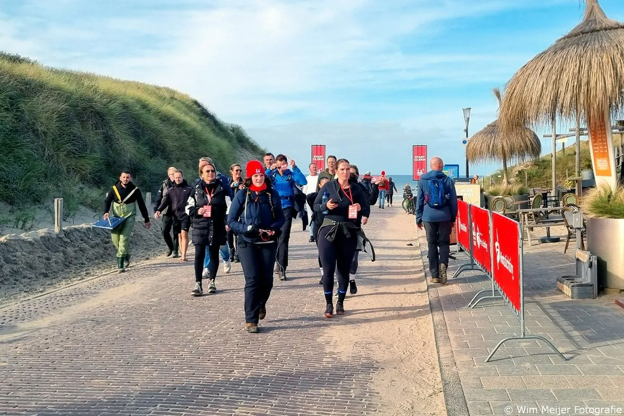 Aankomst van de lopers bij het stempelpunt bij de Langevelderslag