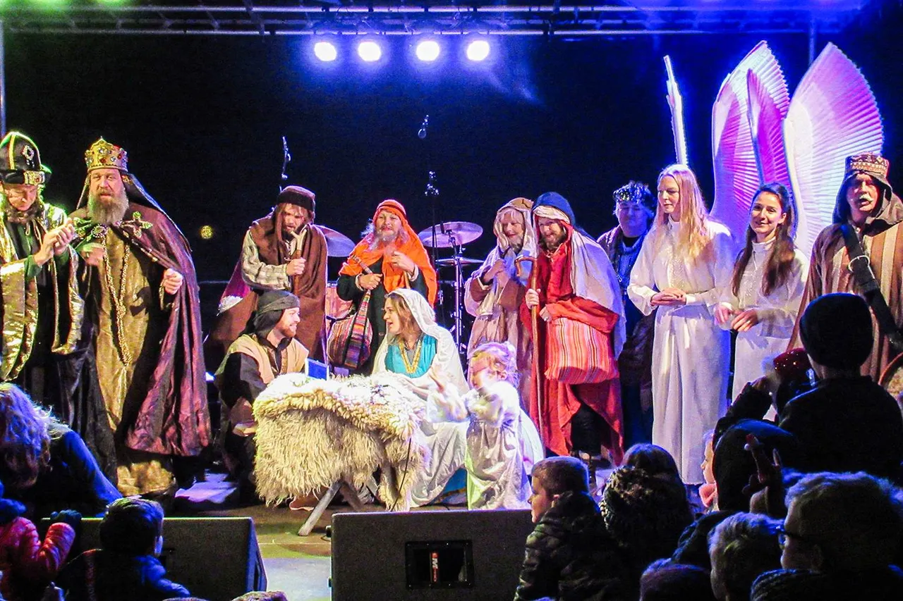 01_2018_Kerstpleintje-Wijkertoren_Levende-Kerststal_©Cafe-Camille kopiëren