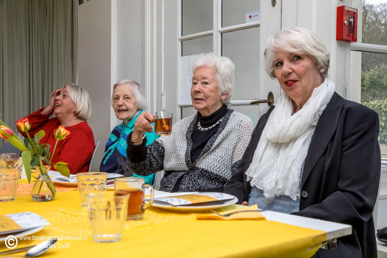 4 dames