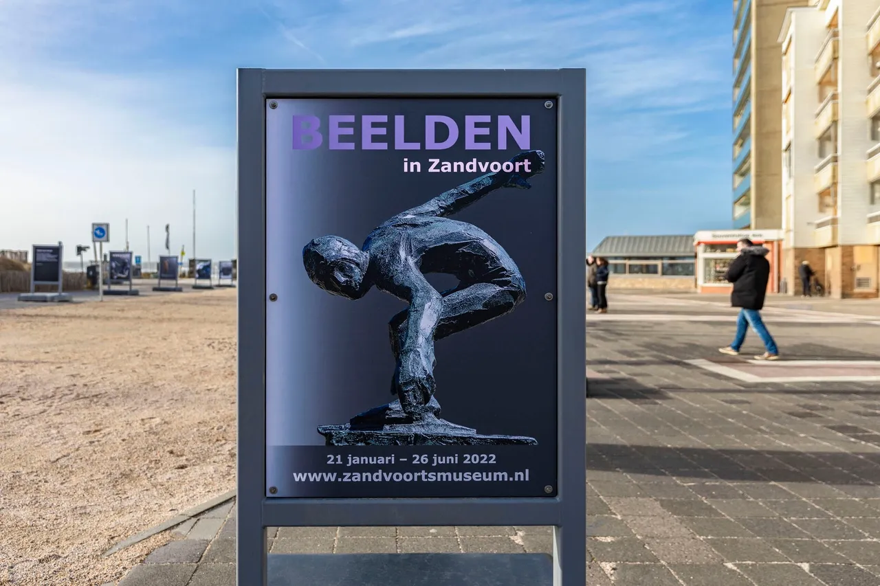 beelden in zandvoort bord