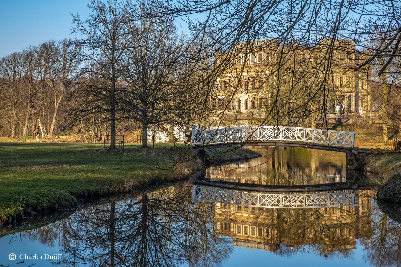 brug bij landhuis