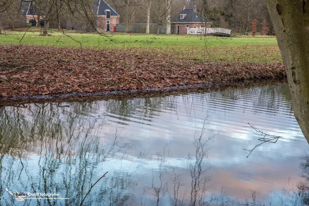 brugje en waterpartij