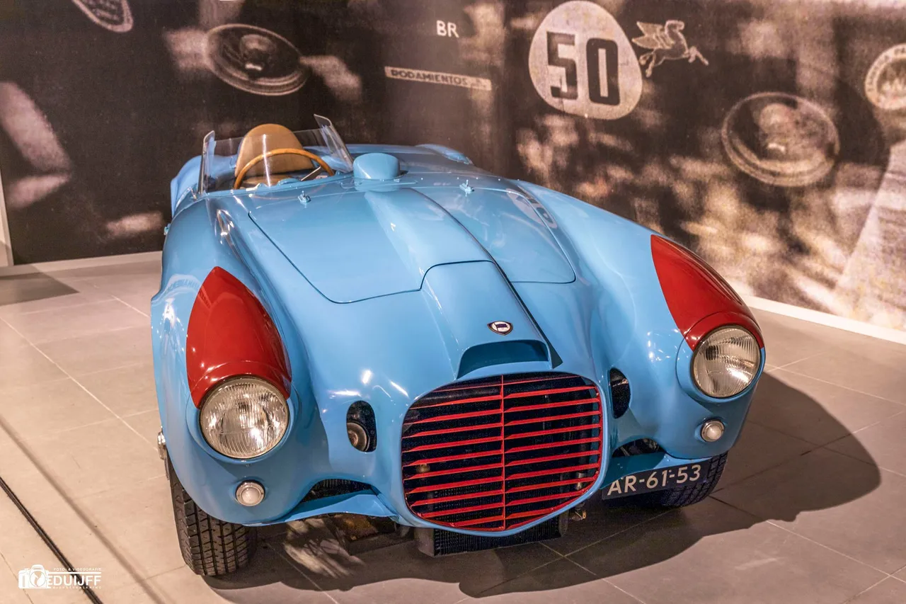 car blue red