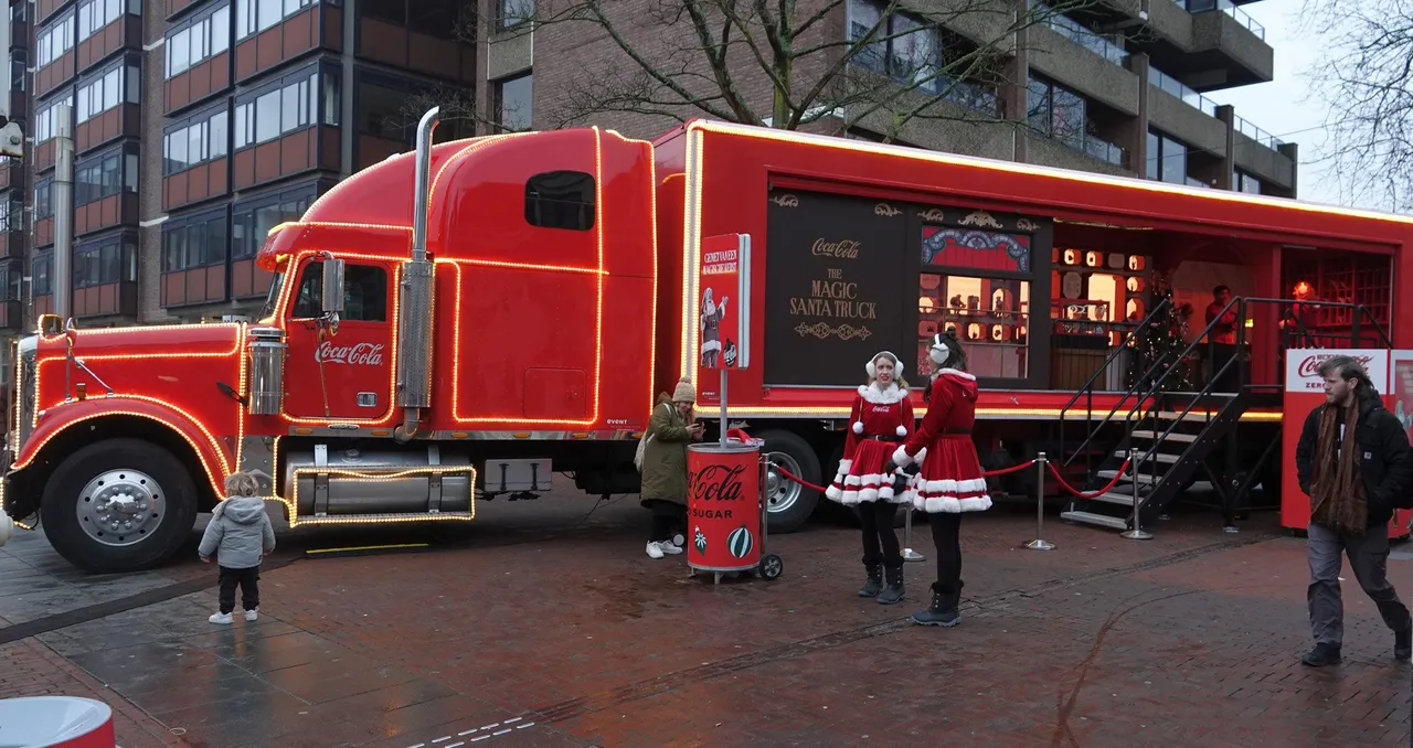 cola santa truck 07