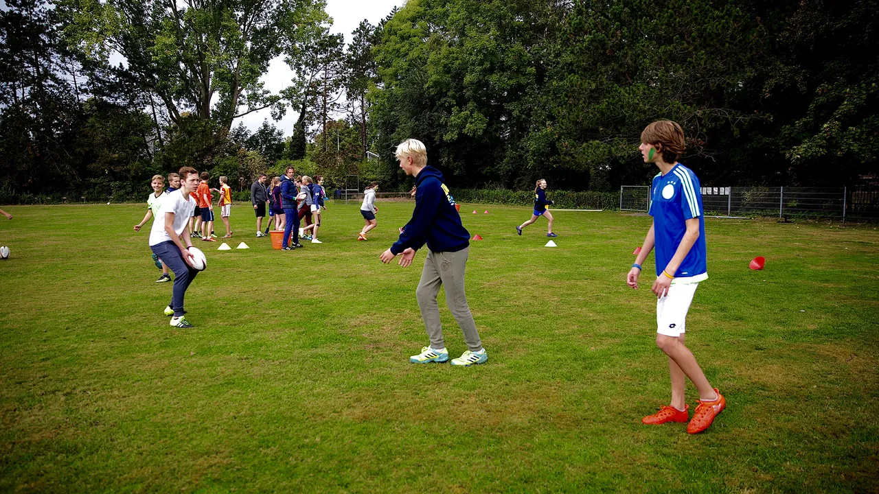 jongens op t veld