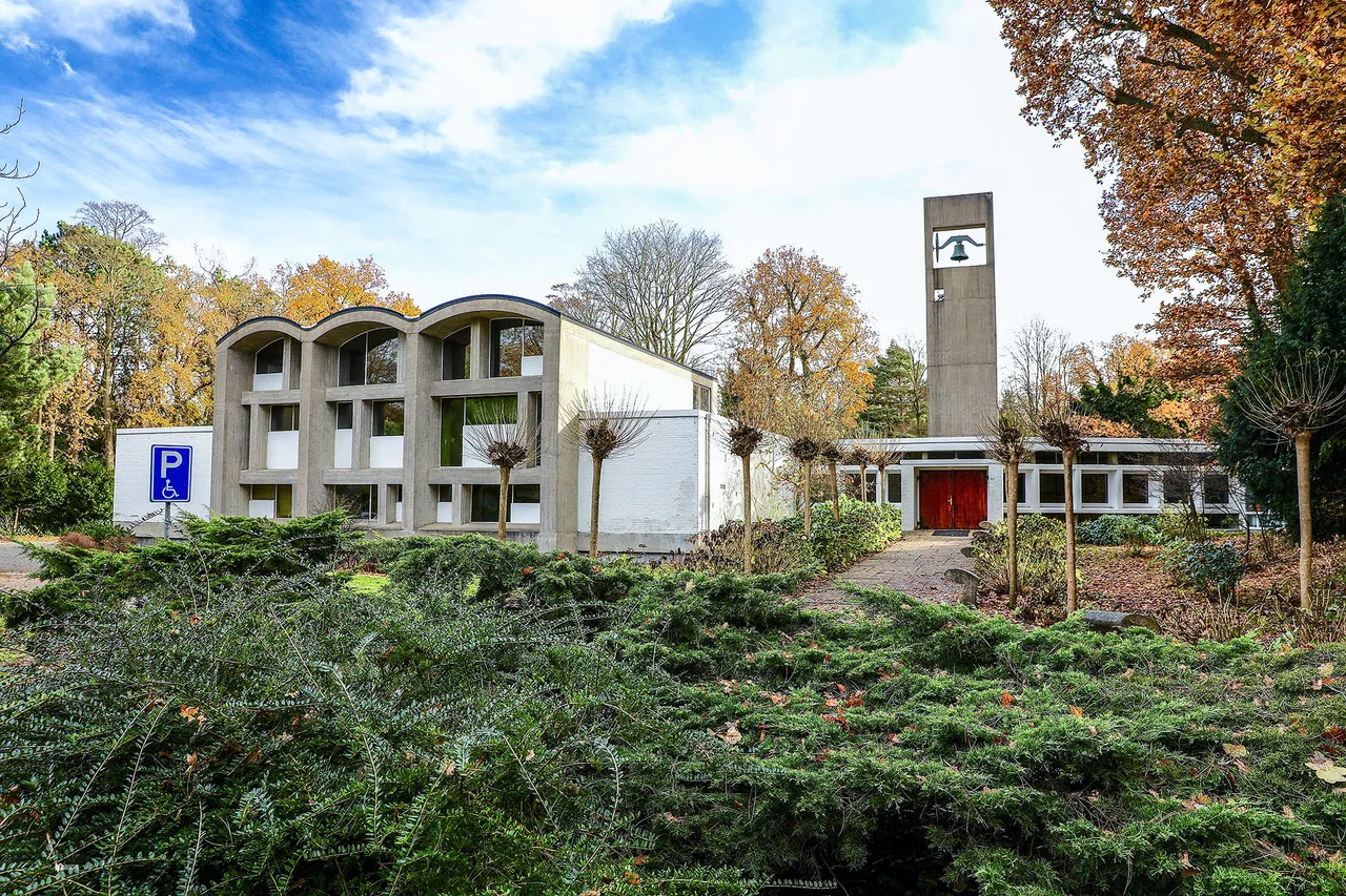 kerk leeuwerikkenlaan 2