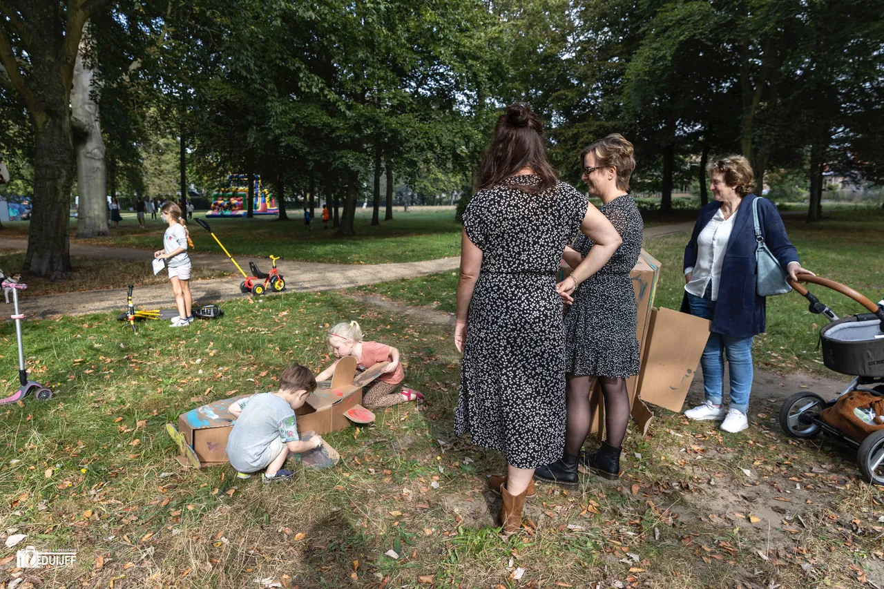 kids play