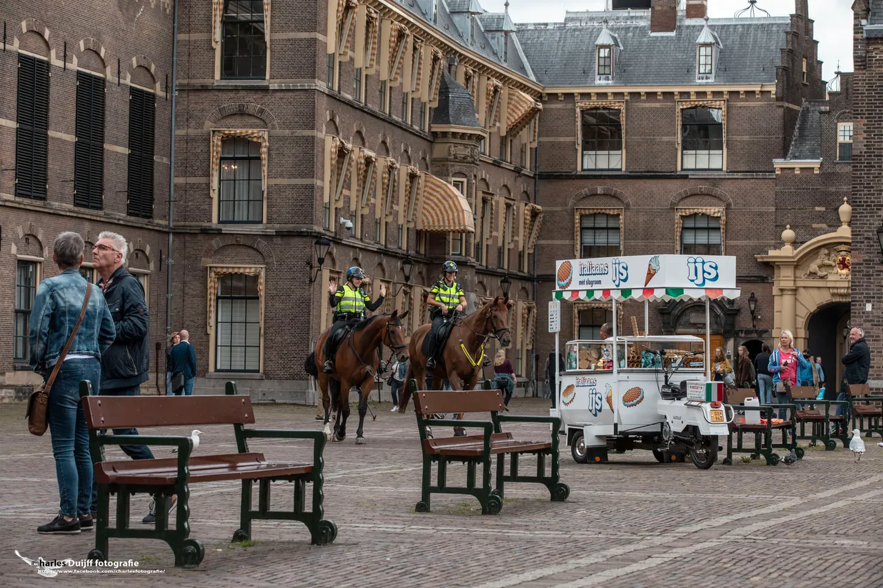 paarden en ijscoman