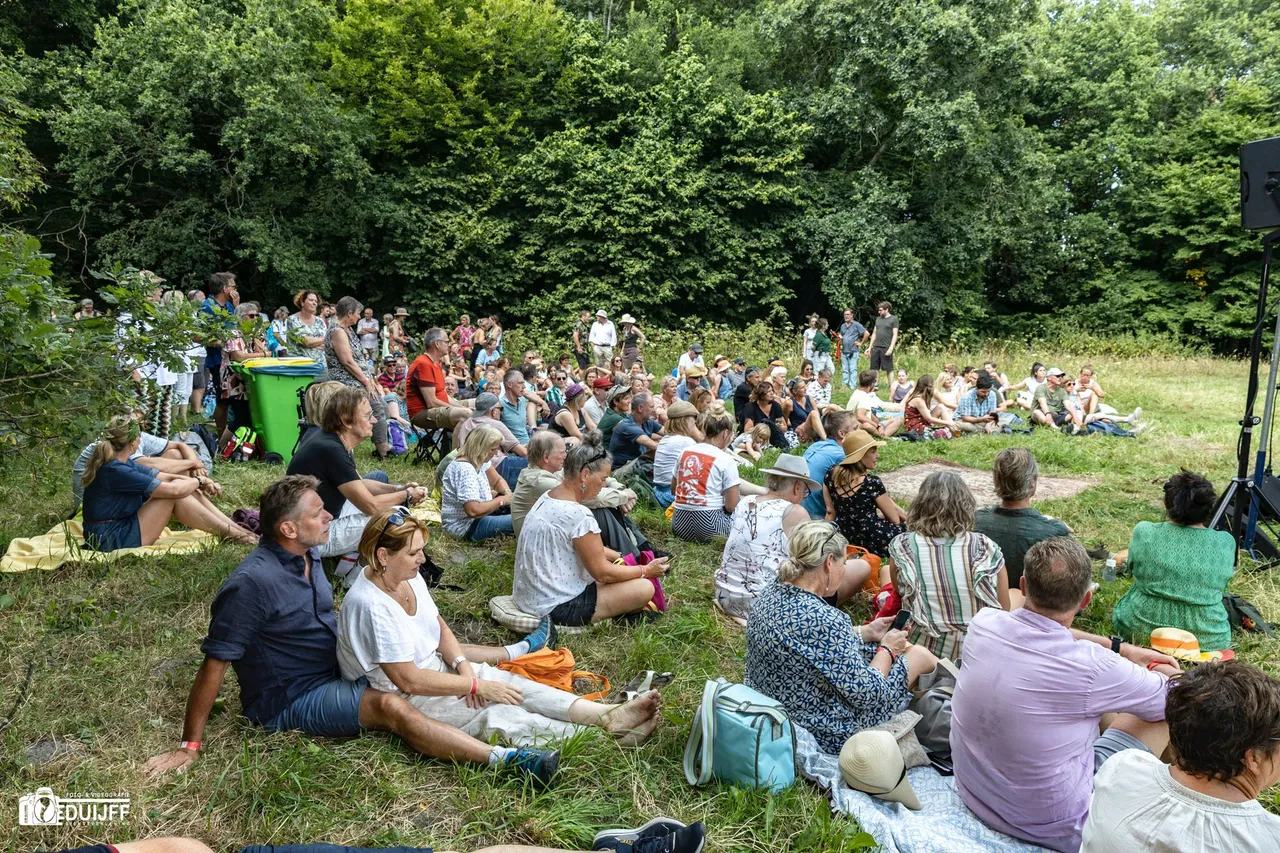 publiek kids with buns c