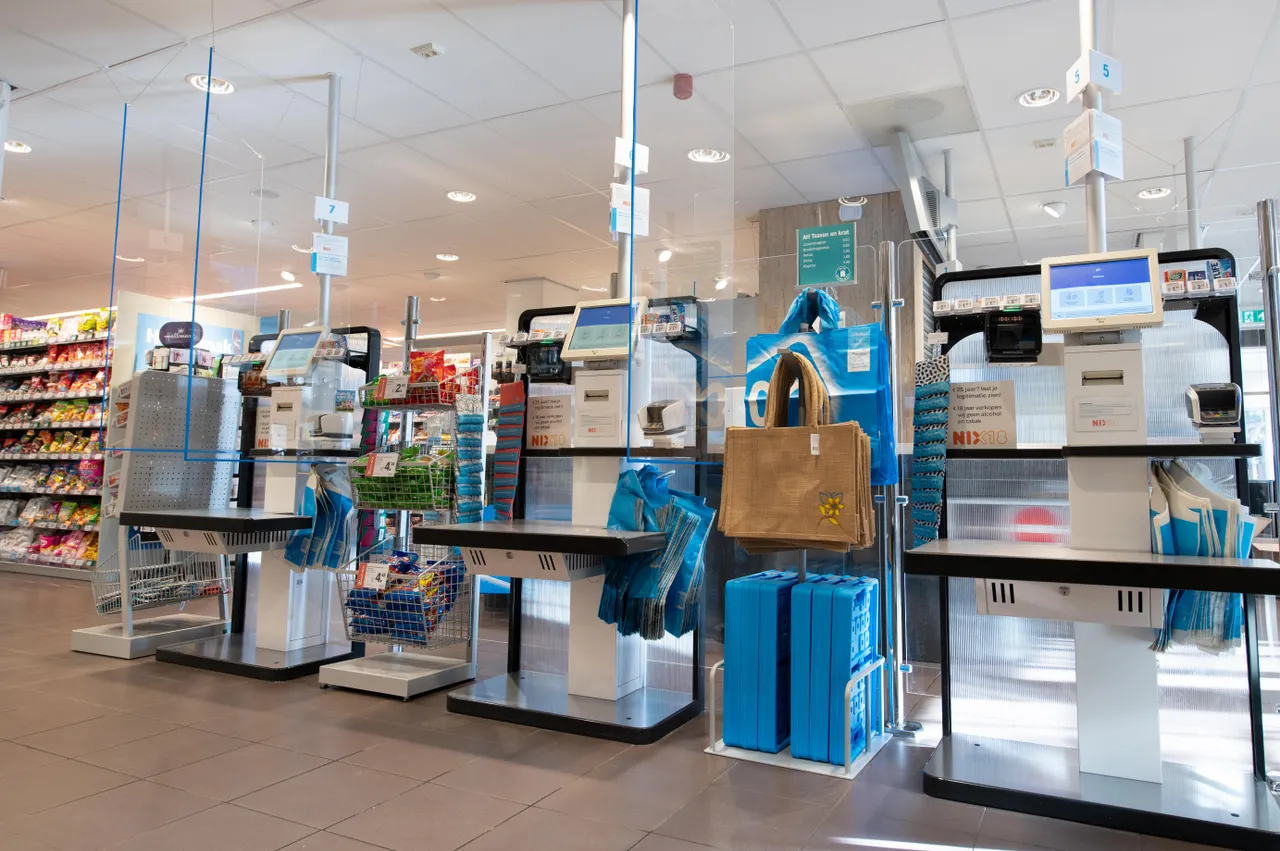 tien zelfscankassas bij albert heijn overveen foto albert heijn yasmin hargreaves