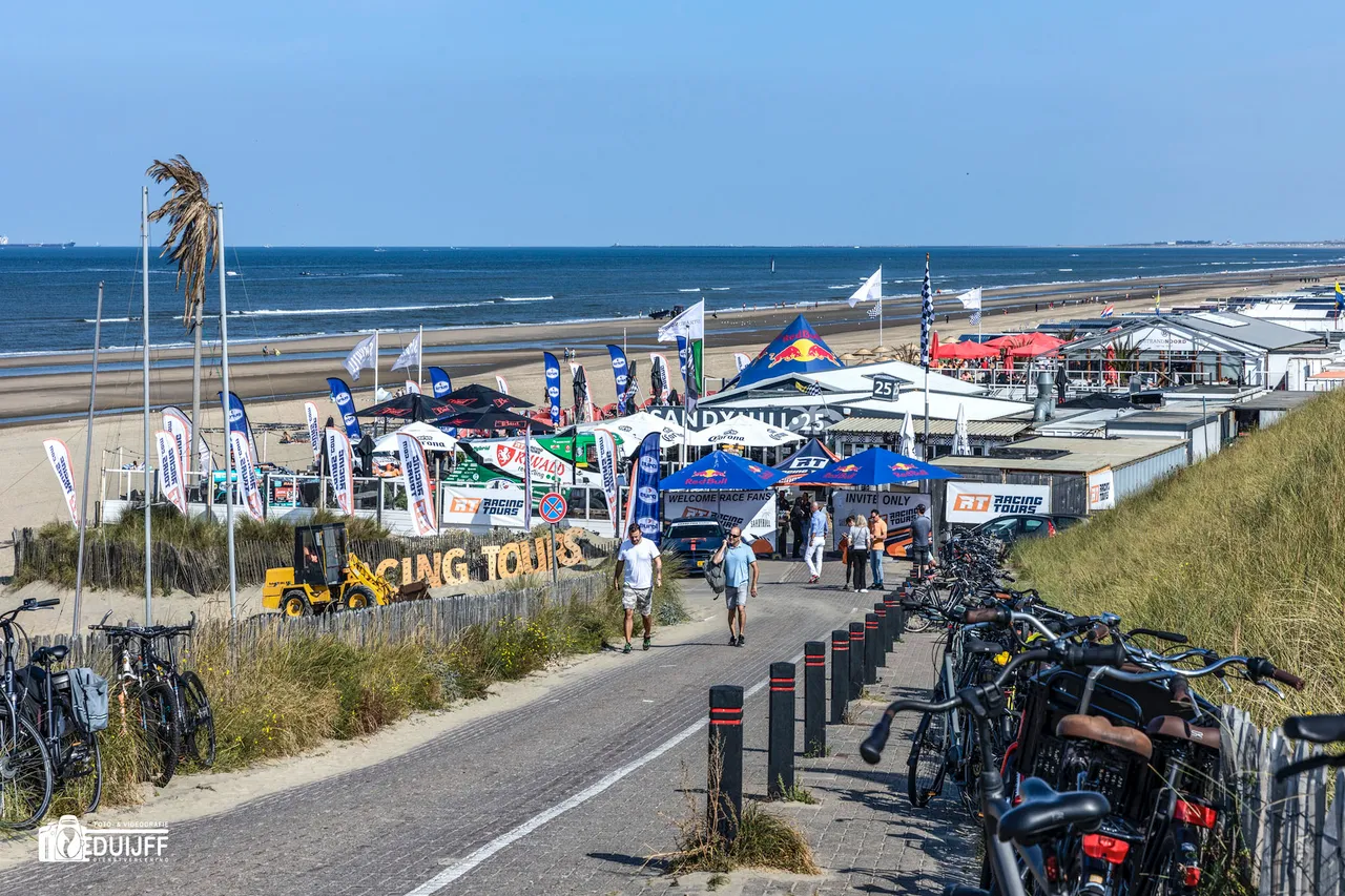 strandpaviljoen racing tours