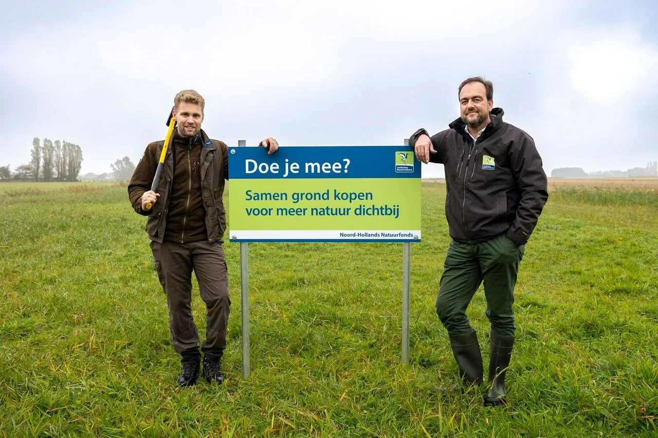 bord in Waterberging Draaiweid met Boswachter Erwin Schellinger en Directeur Bas Rüter van Landschap Noord-Holland – Yorinde Diepstraten