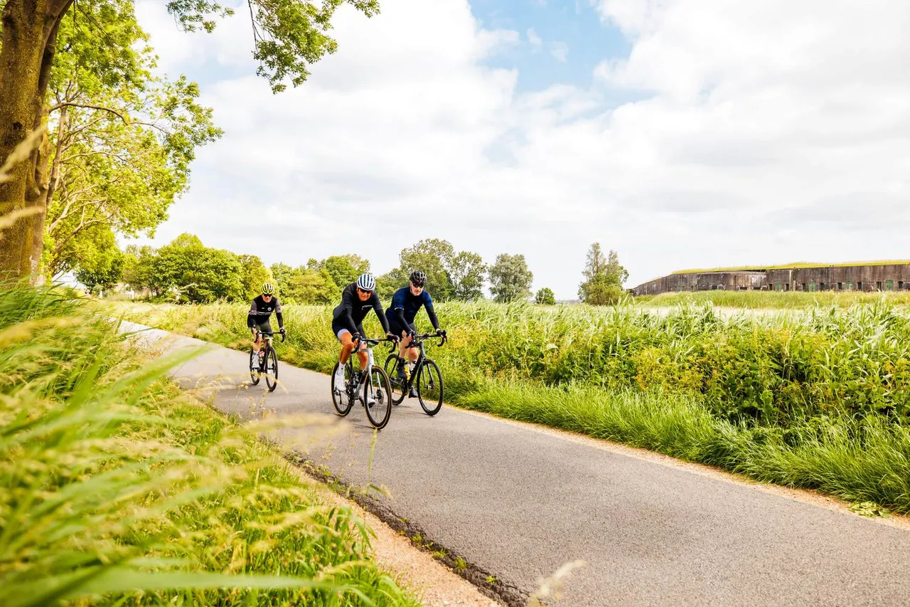 4mzdhfeuqli1s3yxeiuau1k0nhbyqi4cq1ixznve