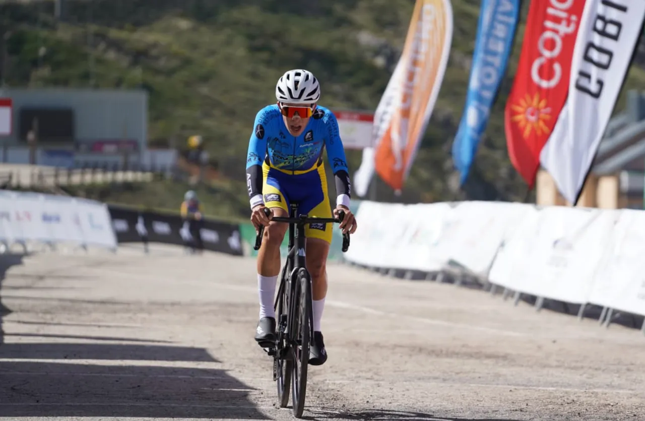 Benja Noval Jr., campeón de España júnior en contrarreloj y ciclismo en ruta