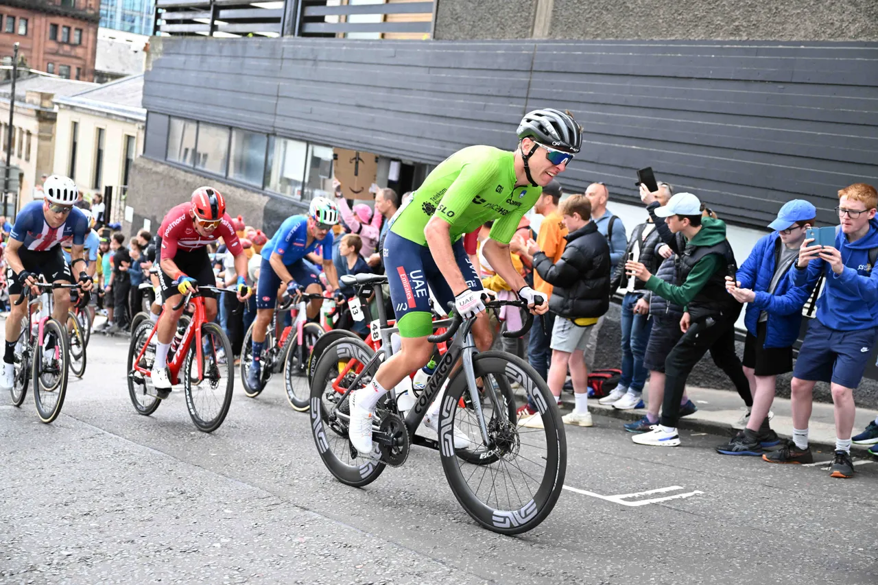 Pogacar in action for Slovenia at the 2023 World Championships in Glasgow