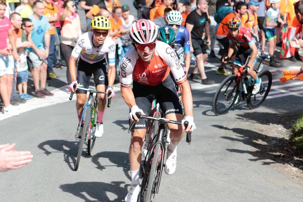 Ion Izagirre (na imagem) e Alexis Renard foram os outros dois ciclistas da equipa a abandonar nas últimas 48 horas