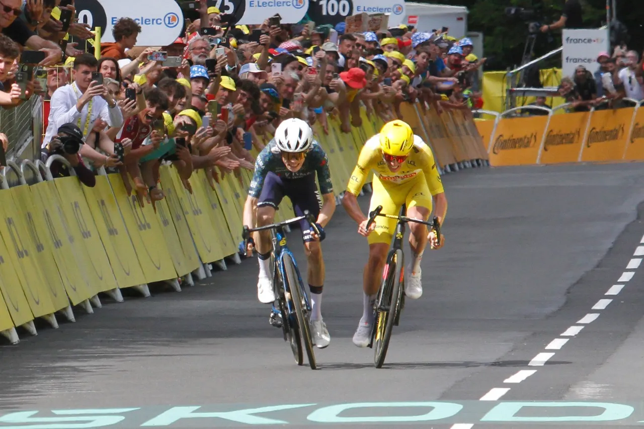 Jonas Vingegaard was able to outsprint Tadej Pogacar on stage 11 of the Tour de France. @Sirotti