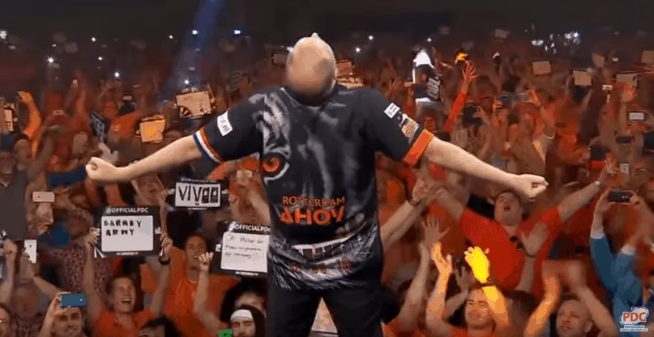 Die Barney Army in Rotterdam empfängt ihren Helden Raymond van Barneveld