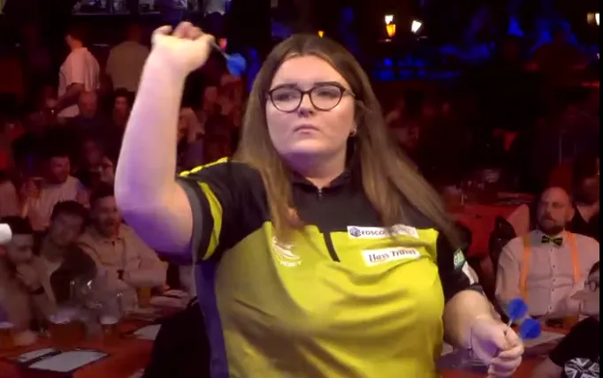 Sophie McKinlay speelt zaterdag zowel de halve finale van het damestoernooi als de halve finale bij de meisjes