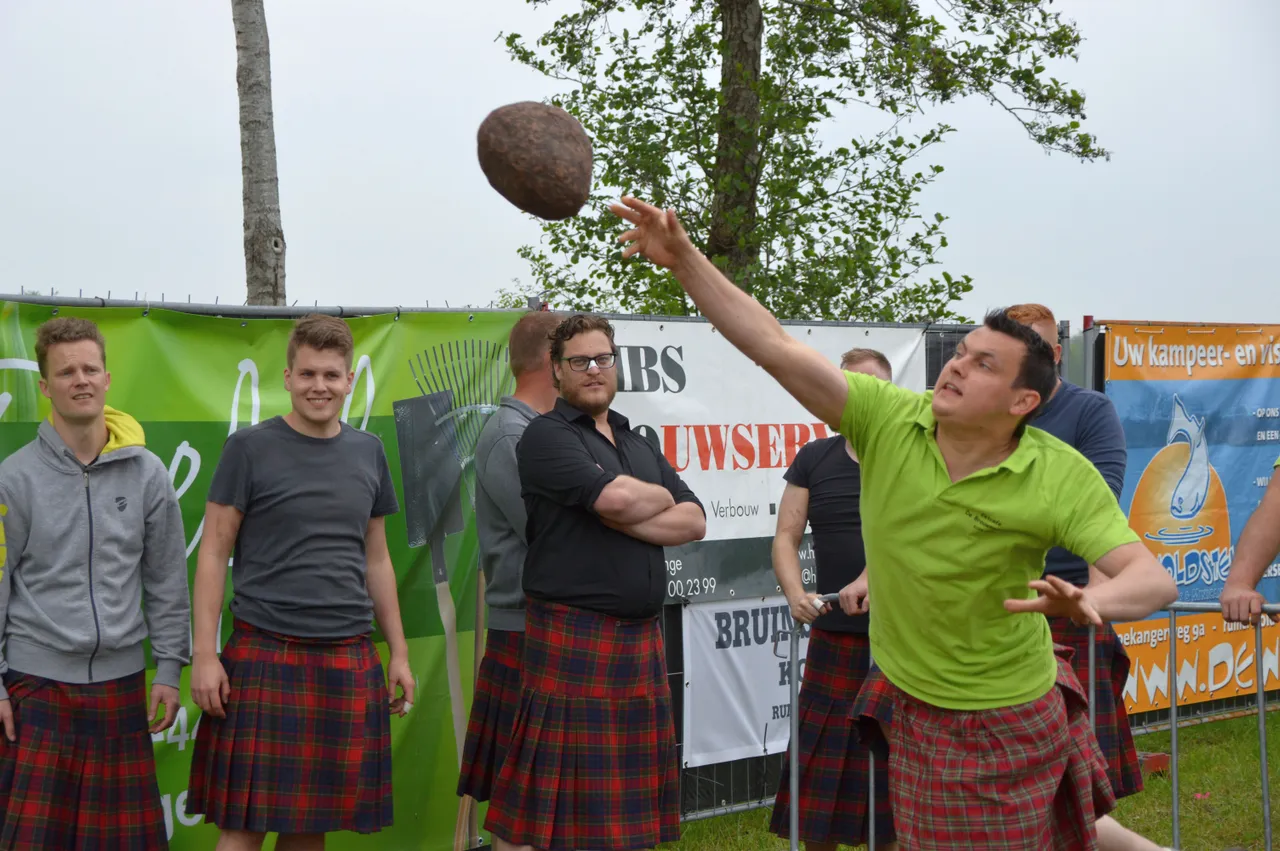 dwn100518 highlandgames koekange4