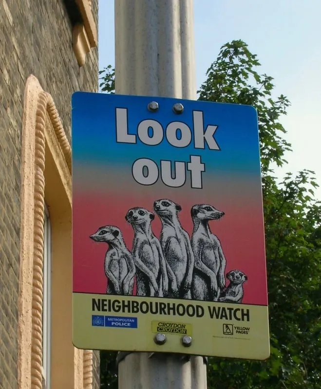 neighbourhood watch sign 1 le korrigan foter cc by sa