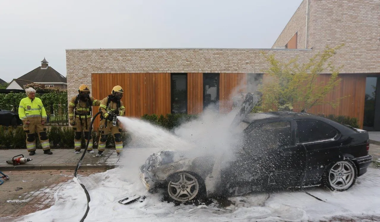 autobrand korenveld hedel 2