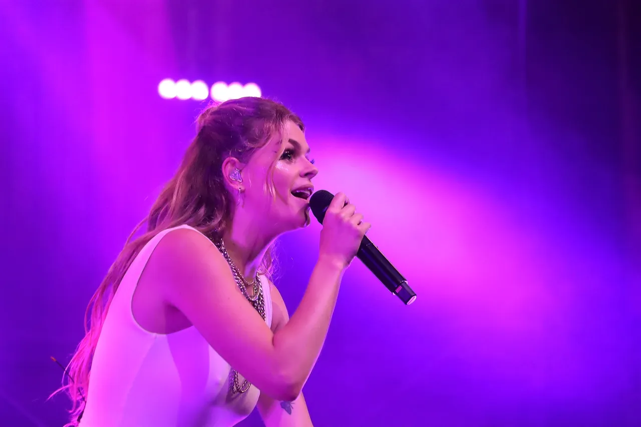 davina michelle 987 1