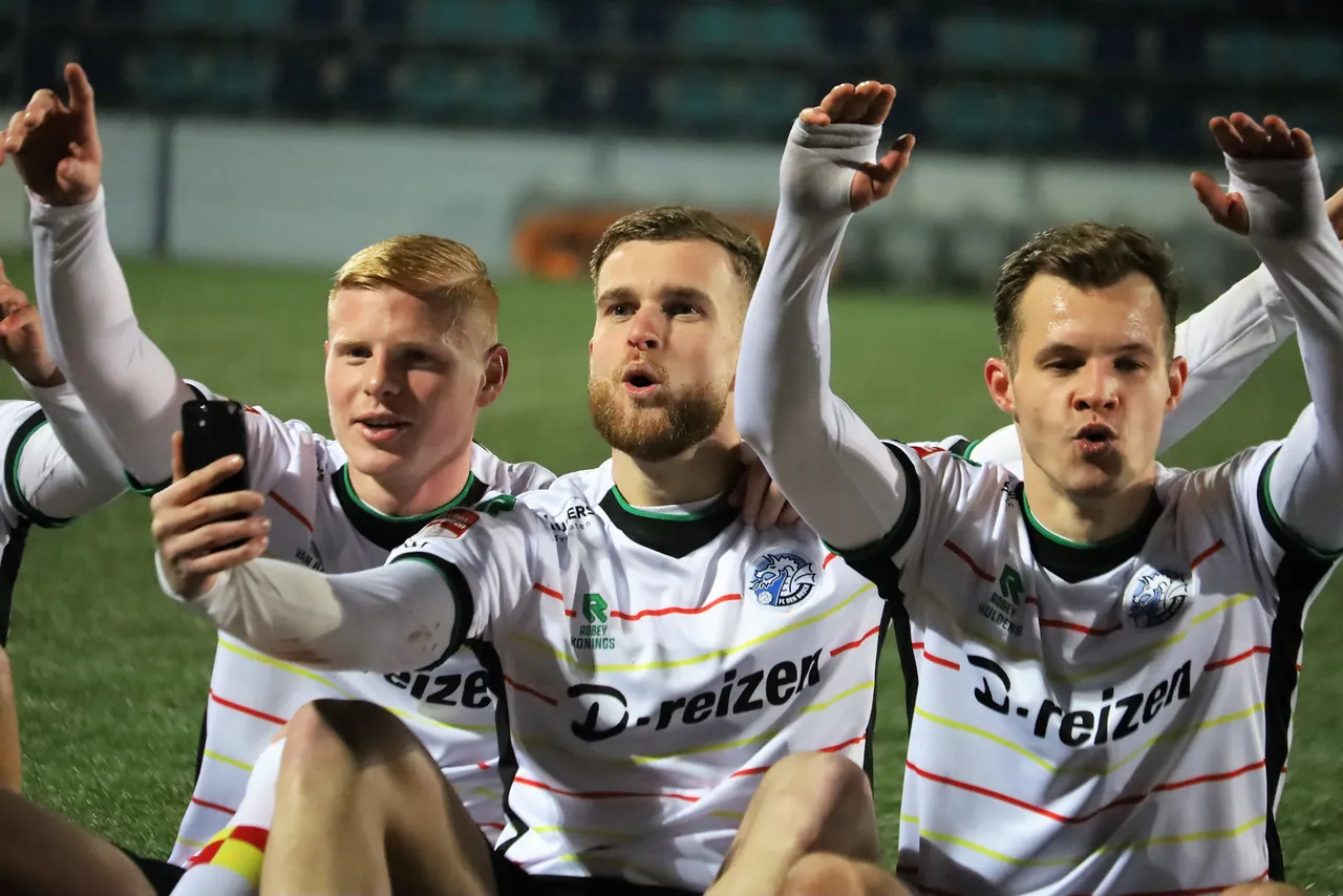 fcdb j ajax 1061 2