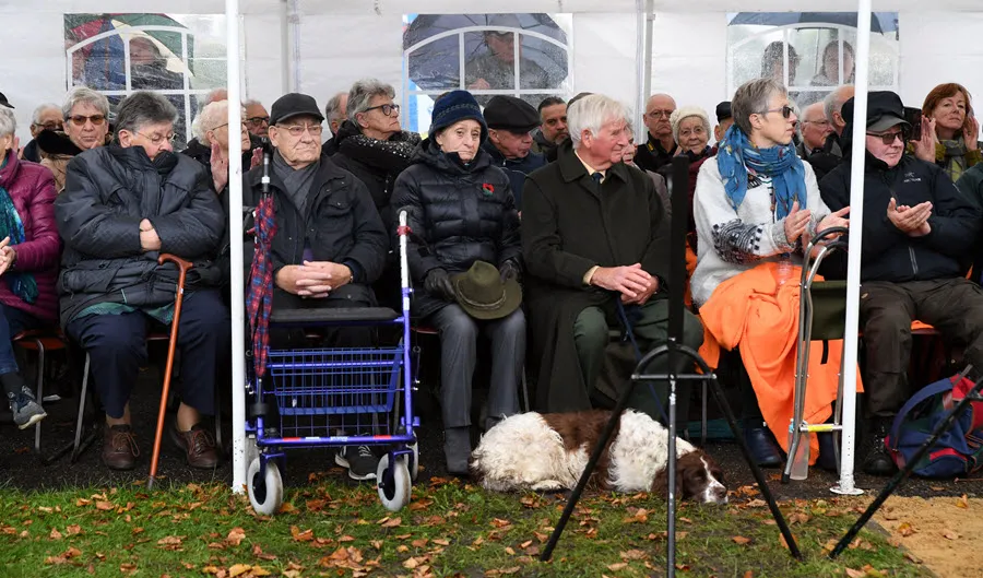 onthulling192