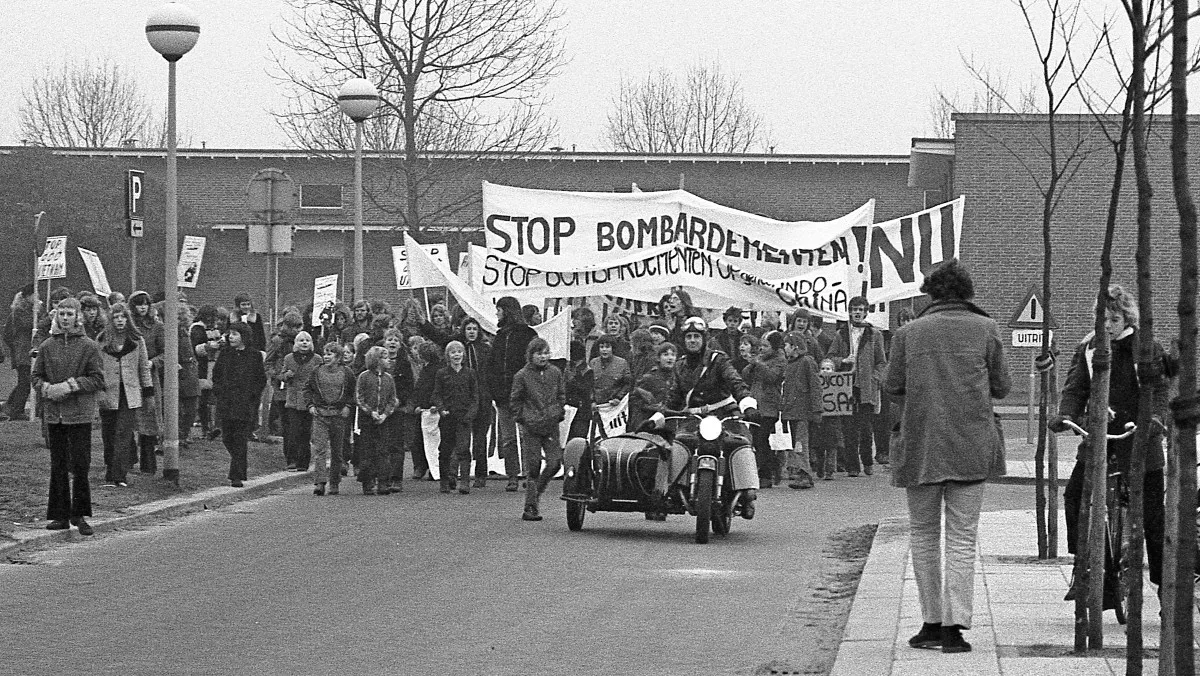 1972 januari oid emmen vietnamdemonstratie 021b foto jaap bekkema