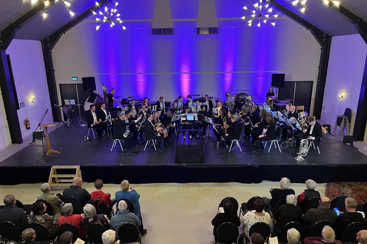 Van Mozart tot moderne fanfareklassiekers, elk muziekstuk was zorgvuldig uitgekozen om deze bijzondere gelegenheid te vieren.