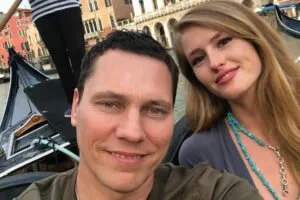 tic3absto en zijn 28 jaar jongere vrouw verwachten eerste kindje 300x200