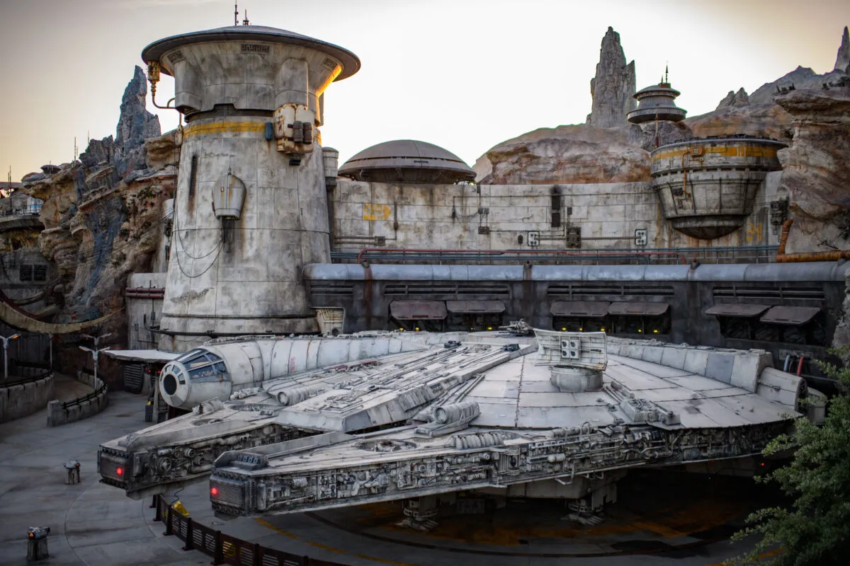 swge millennium falcon rh5 9246 1200x800