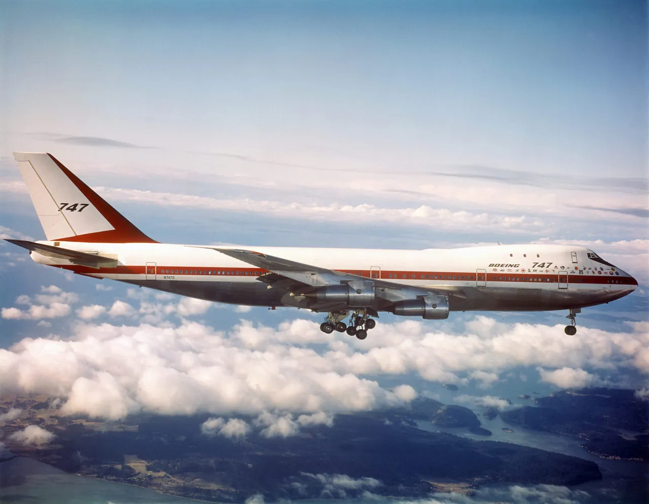 02 boeing 747 scaled