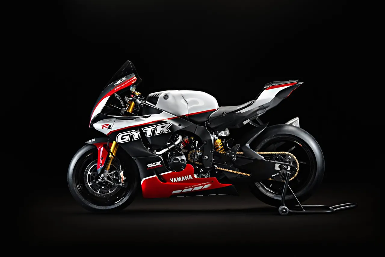 11 r1 gytr pro 25th anniversary