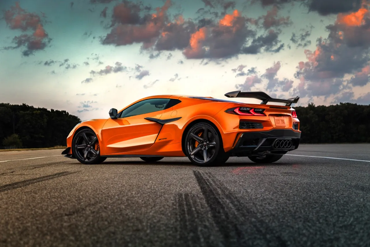 2023 chevrolet corvette z06 002