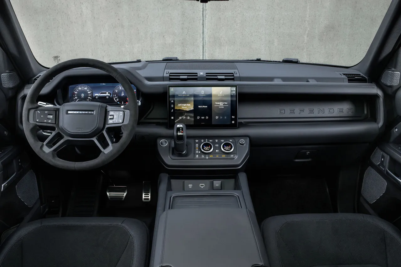379866 lr def v8 interior 22my 250221 15 2d8deb original 1613985399 scaled