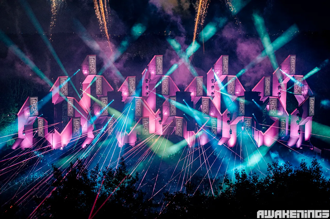 awakenings fhm06