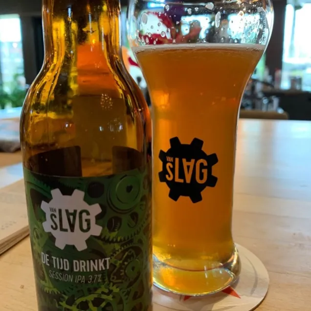 de tijd drinkt