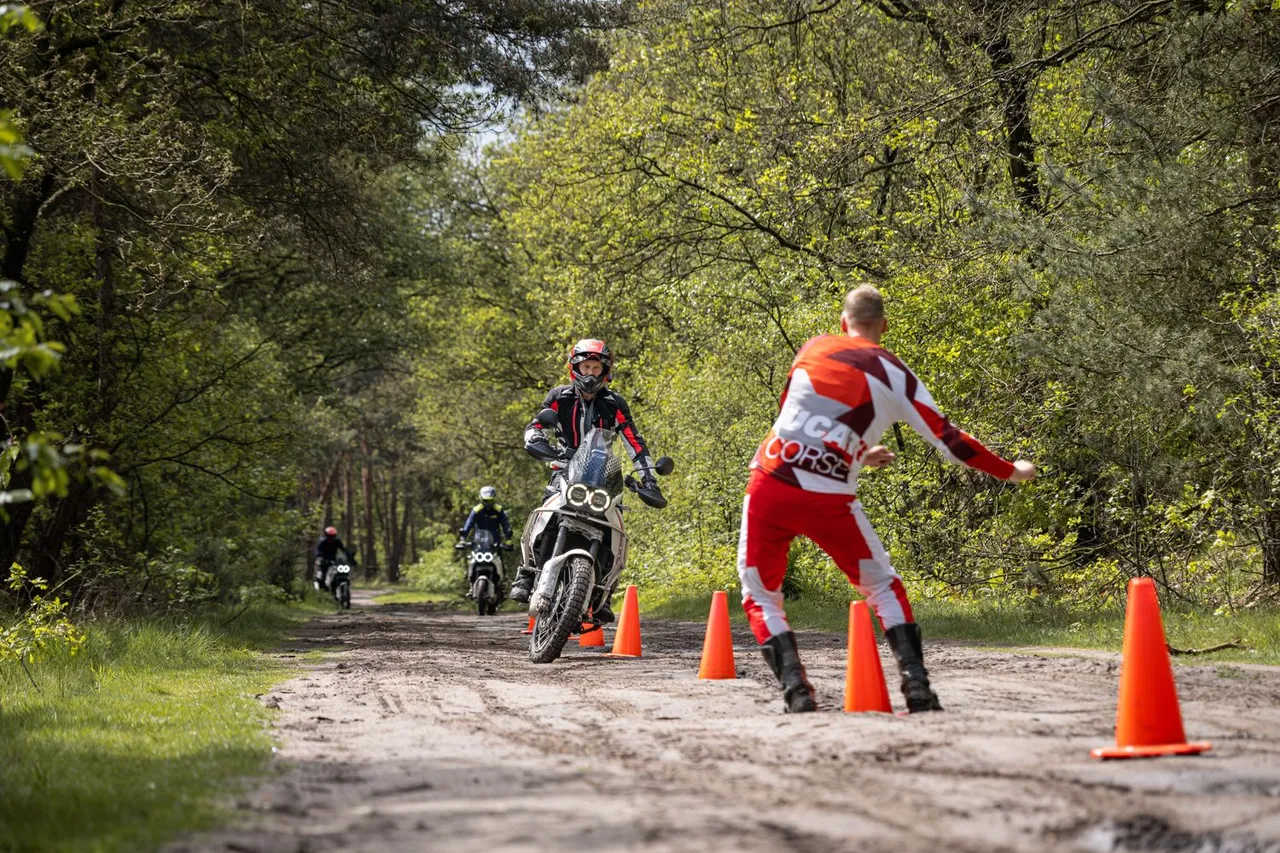 ducati camp fhm12