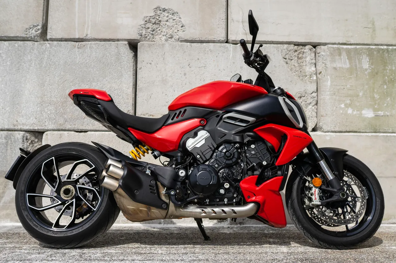 ducati diavel v4 fhm09