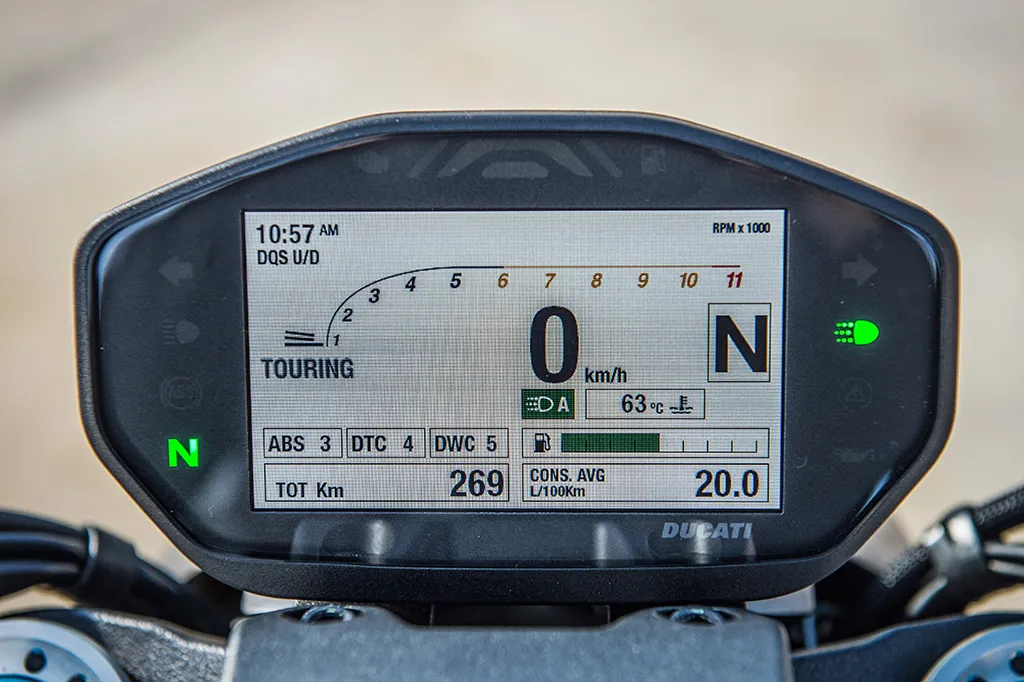 ducati monster 1200 s static 0154