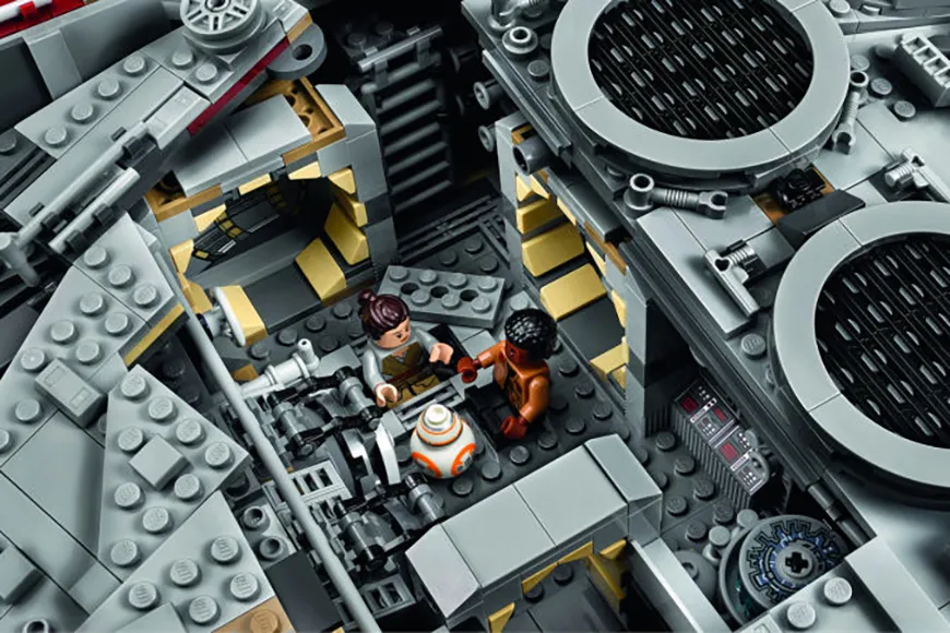 fhm lego millennium falcon04