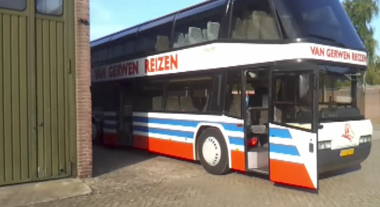 fhm tourbus01
