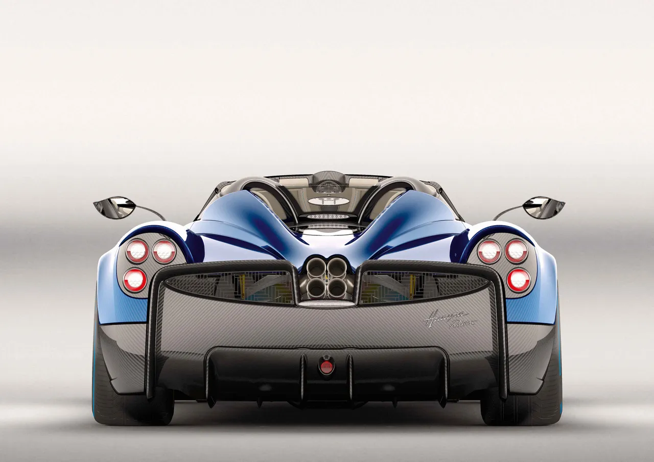 huayra roadster ginevra 2017 00002 d senza 1