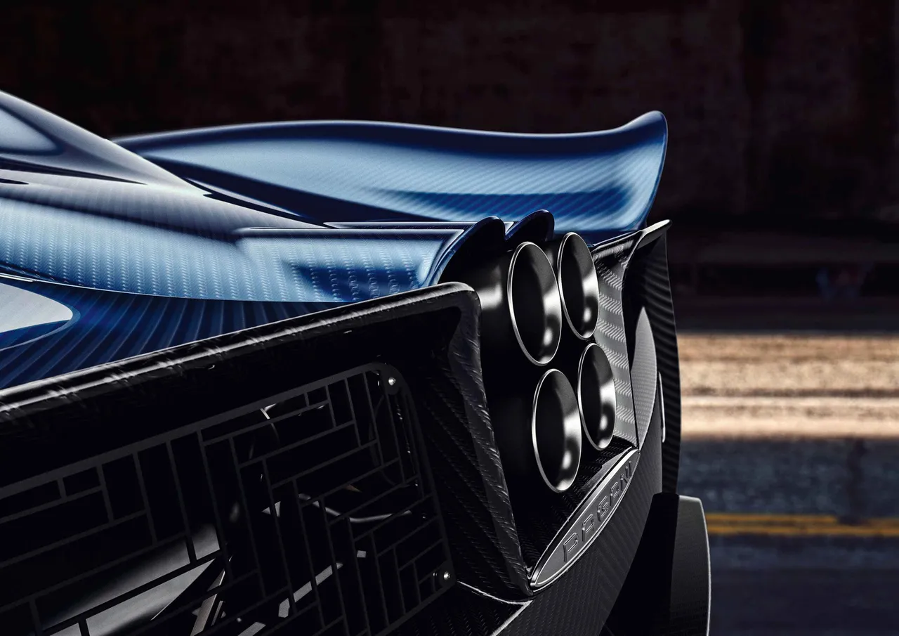 huayra roadster ginevra 2017 dett0005 d