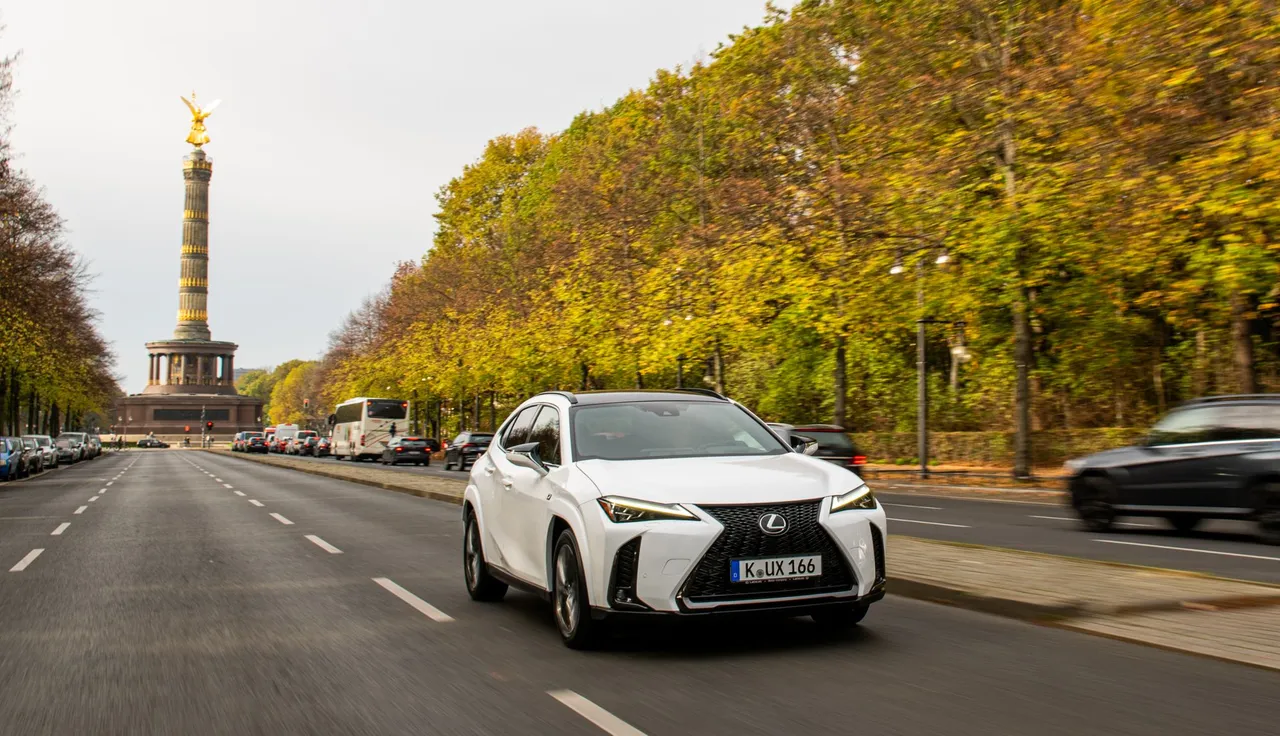 lexus ux fhm21