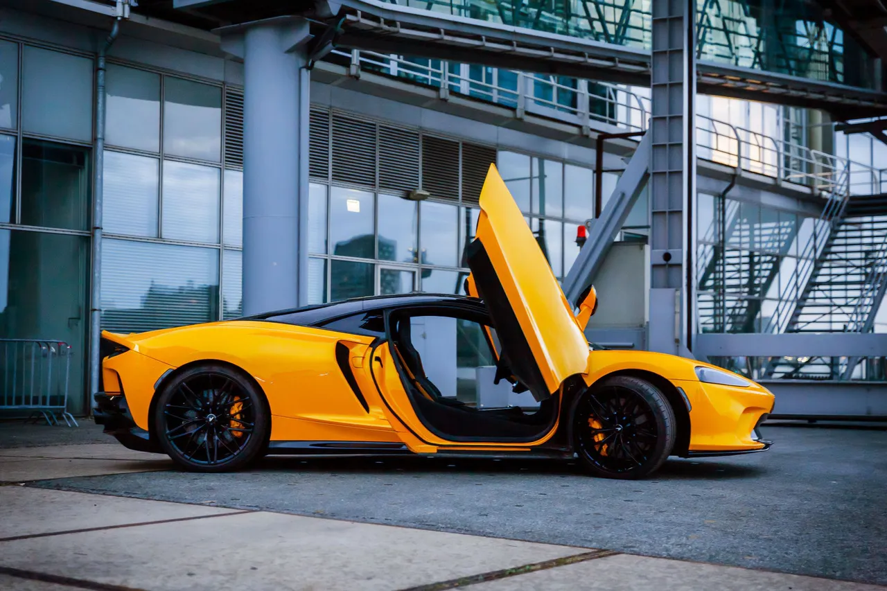 mclaren gt fhm 30